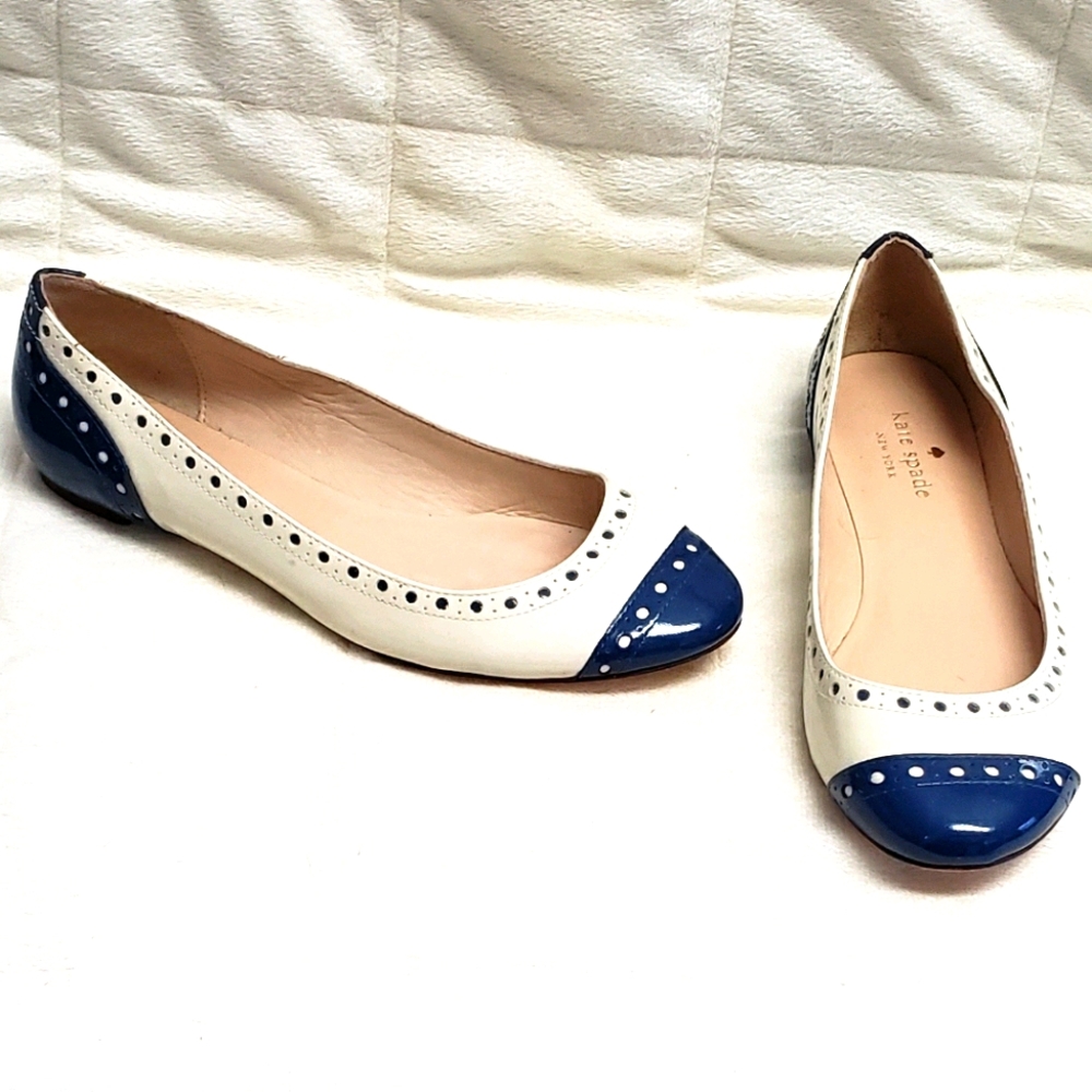 KATE SPADE BLUE AND CREAM PATENT FLATS SZ 6.5